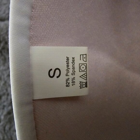 White bikini top with lace accents - Picture 5 of 5